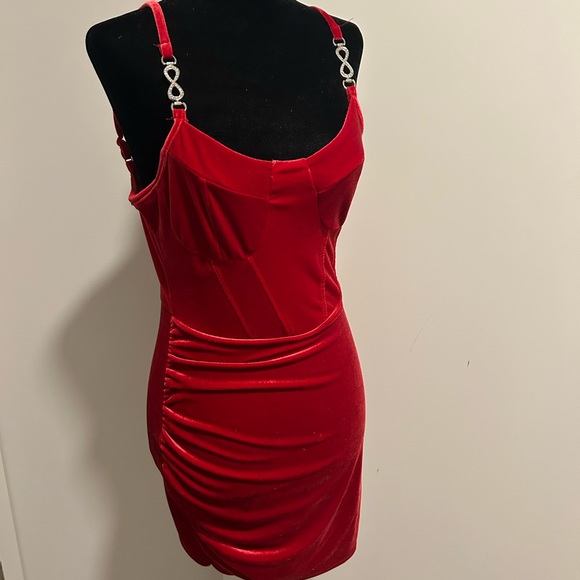 Beautiful red dress with beautiful straps for a night out. Size small. - Picture 2 of 6
